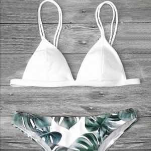 White and banana leaf print bikini set